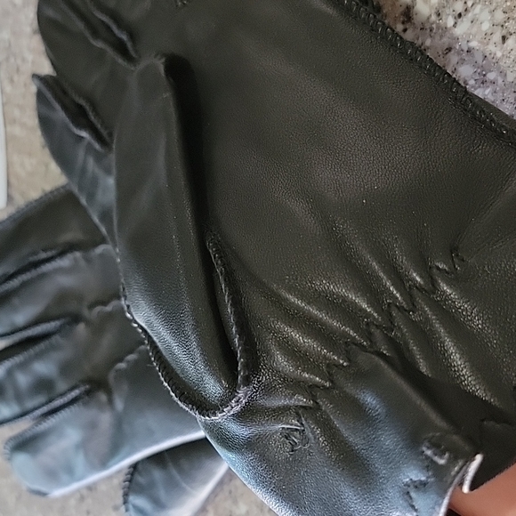 Men's NEW genuine leather gloves Size Large, black, lined, Roundtree Yorke. - Picture 2 of 3